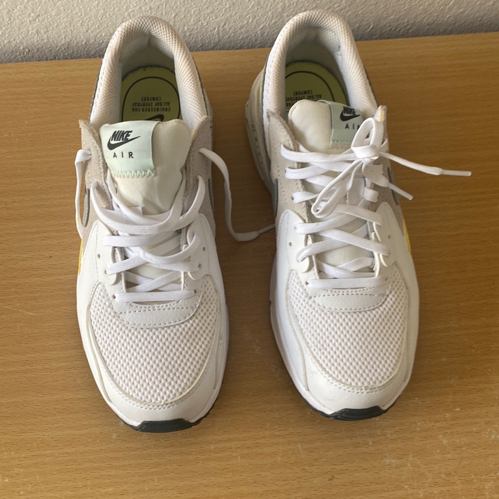 Airmax size 8. Women.